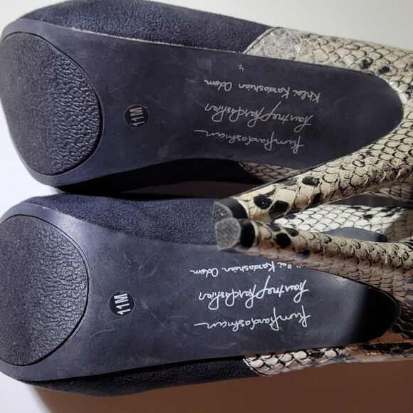 KARDASHIAN KOLLECTION HIGH HEEL SUEDE LEATHER PUMP SHOES - Picture 13 of 16